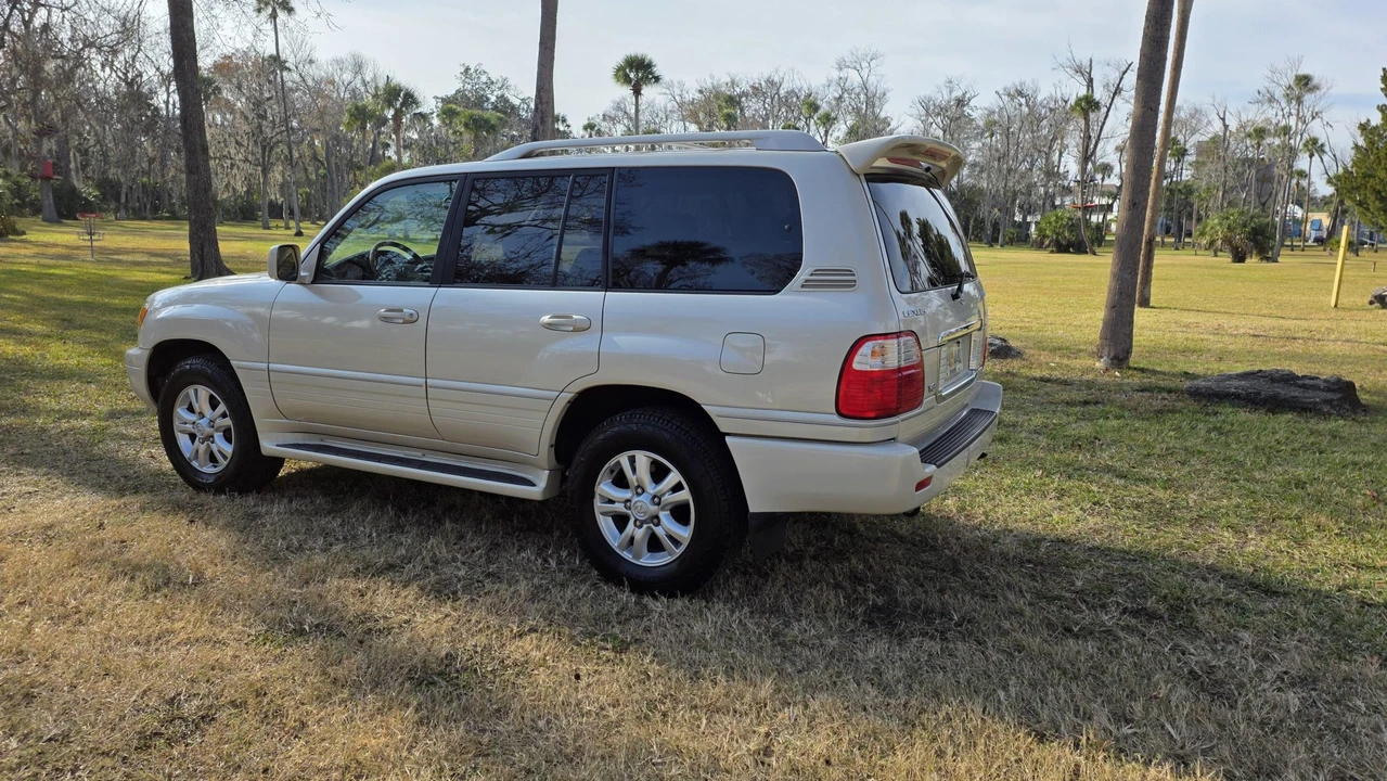 2004 Lexus LX 2nd Gen - Image 12 of 31