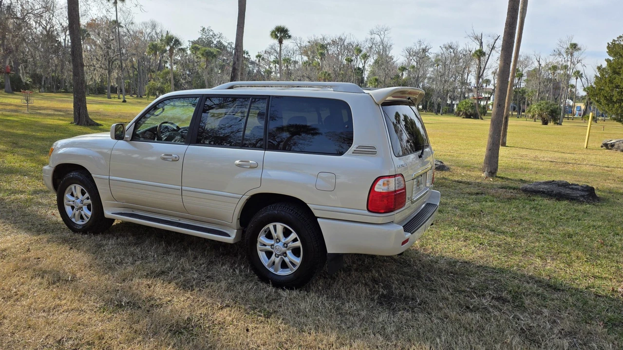 2004 Lexus LX 2nd Gen - Image 13 of 31