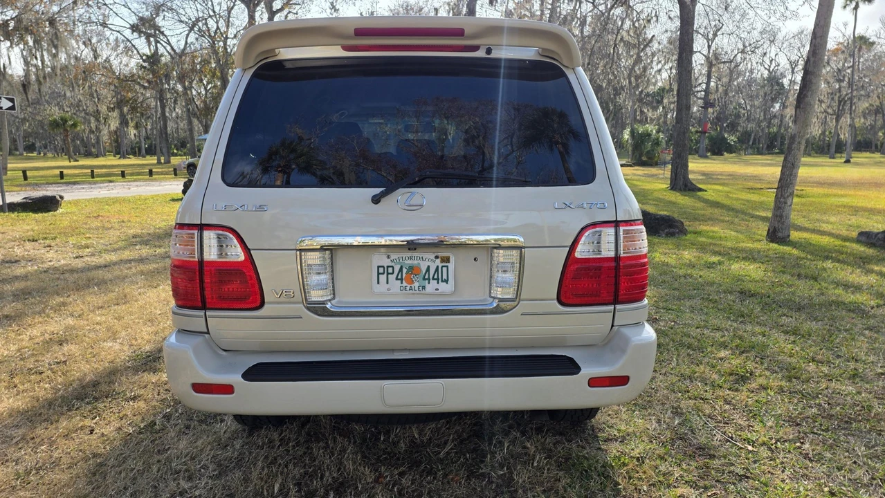 2004 Lexus LX 2nd Gen - Image 14 of 31