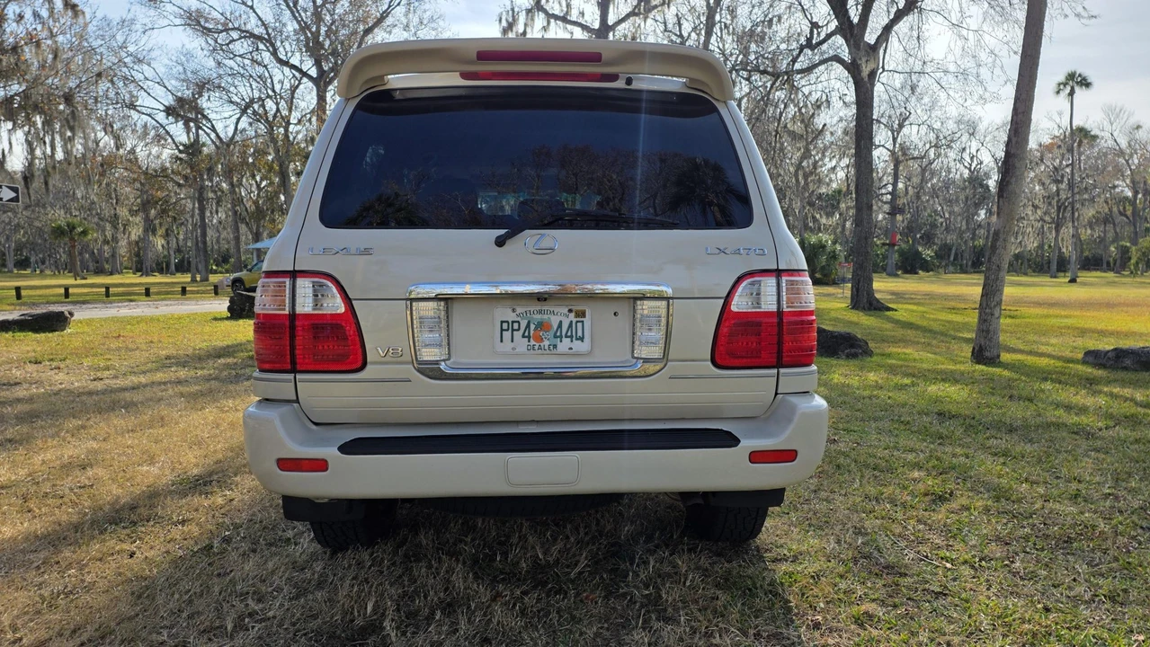 2004 Lexus LX 2nd Gen - Image 15 of 31