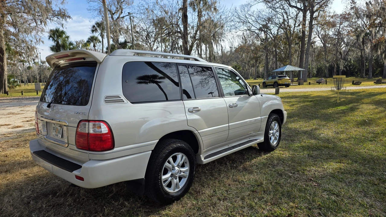 2004 Lexus LX 2nd Gen - Image 16 of 31
