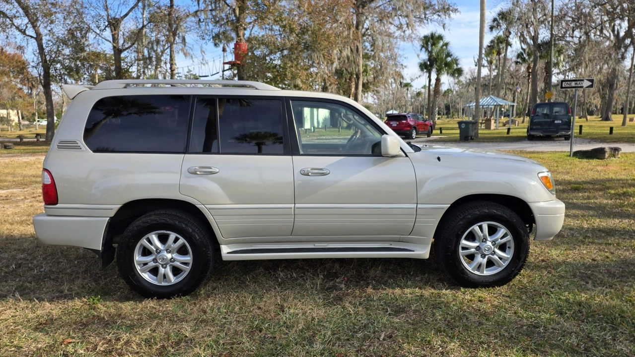 2004 Lexus LX 2nd Gen - Image 20 of 31