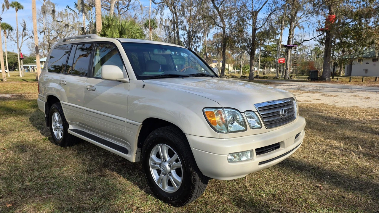 2004 Lexus LX 2nd Gen - Image 22 of 31