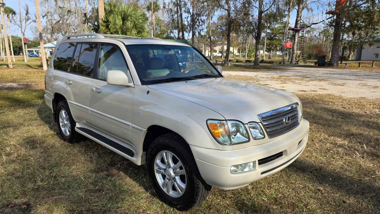 2004 Lexus LX 2nd Gen - Image 24 of 31