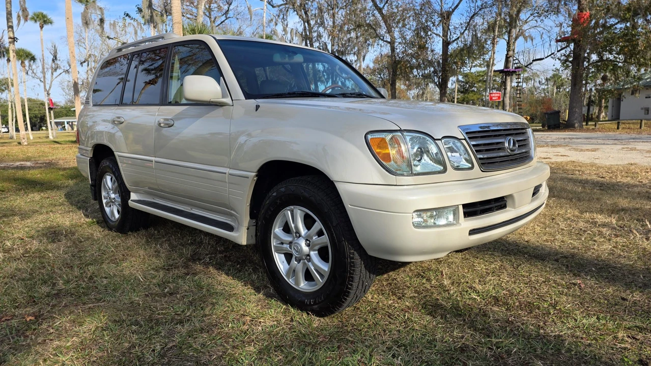 2004 Lexus LX 2nd Gen - Image 23 of 31
