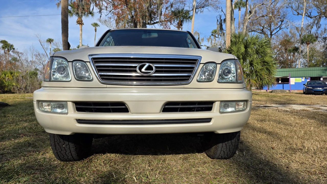 2004 Lexus LX 2nd Gen - Image 28 of 31