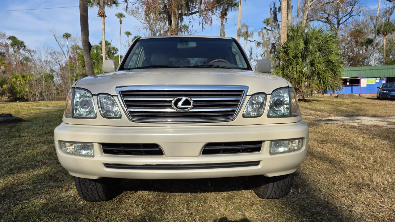 2004 Lexus LX 2nd Gen - Image 27 of 31