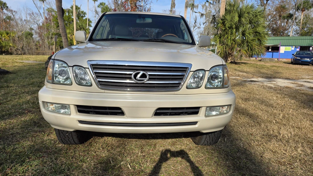 2004 Lexus LX 2nd Gen - Image 26 of 31