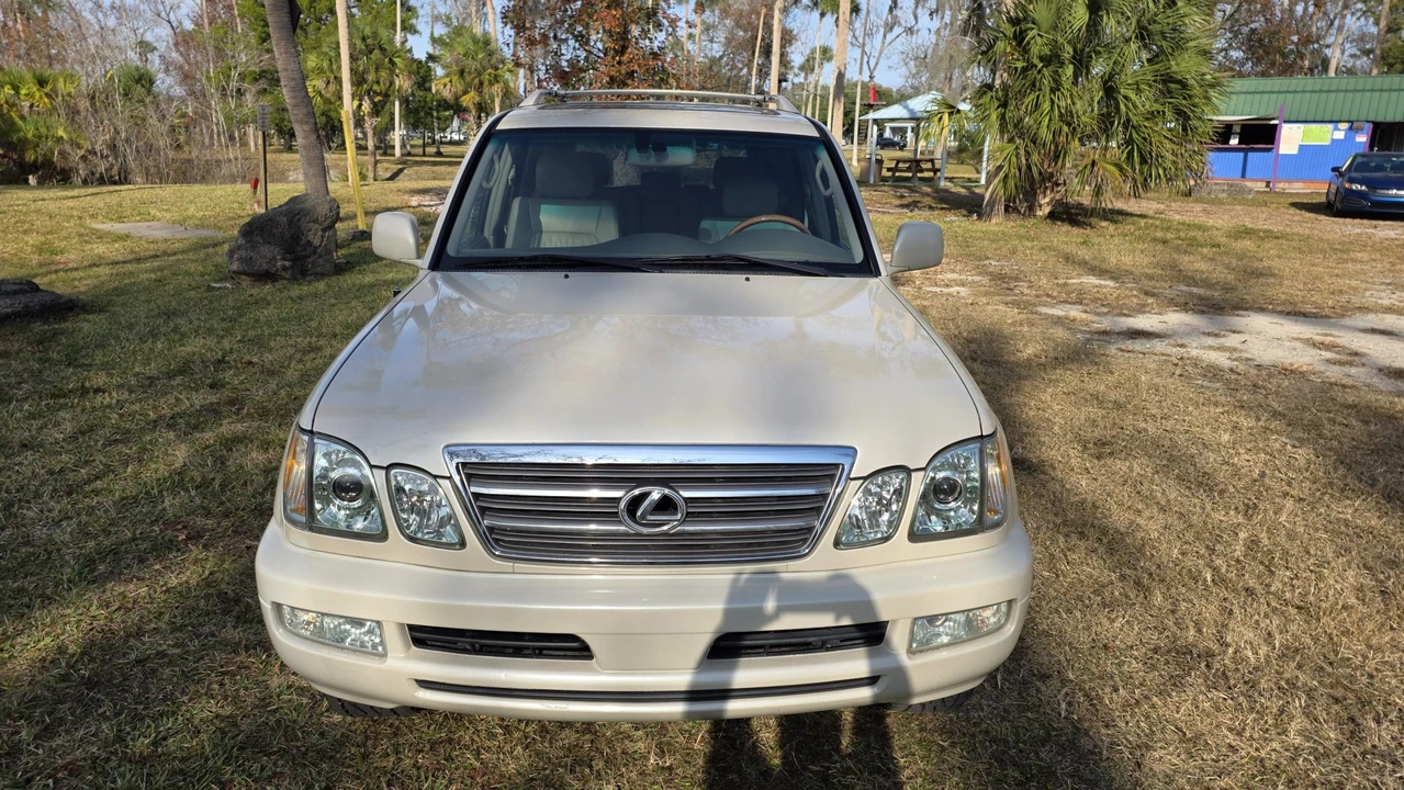 2004 Lexus LX 2nd Gen - Image 25 of 31