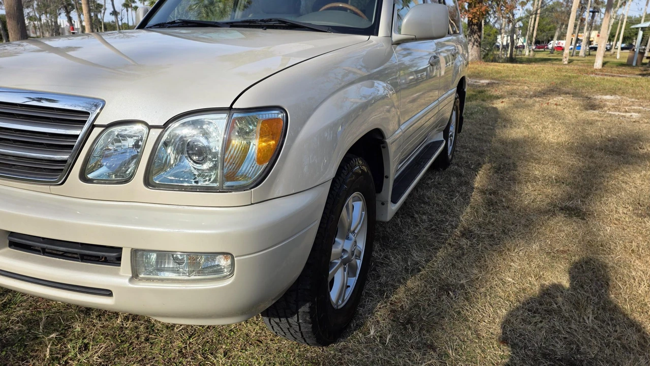 2004 Lexus LX 2nd Gen - Image 29 of 31