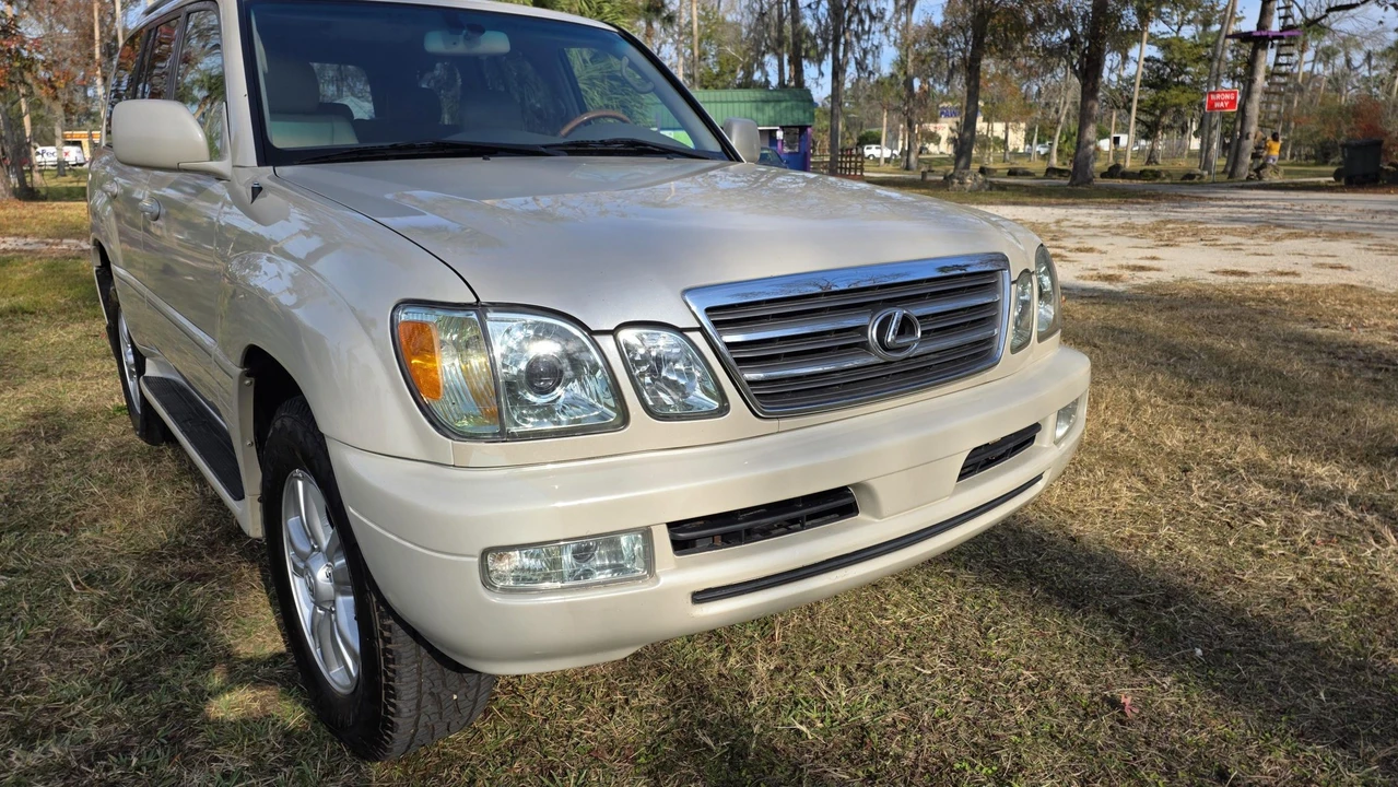 2004 Lexus LX 2nd Gen - Image 30 of 31