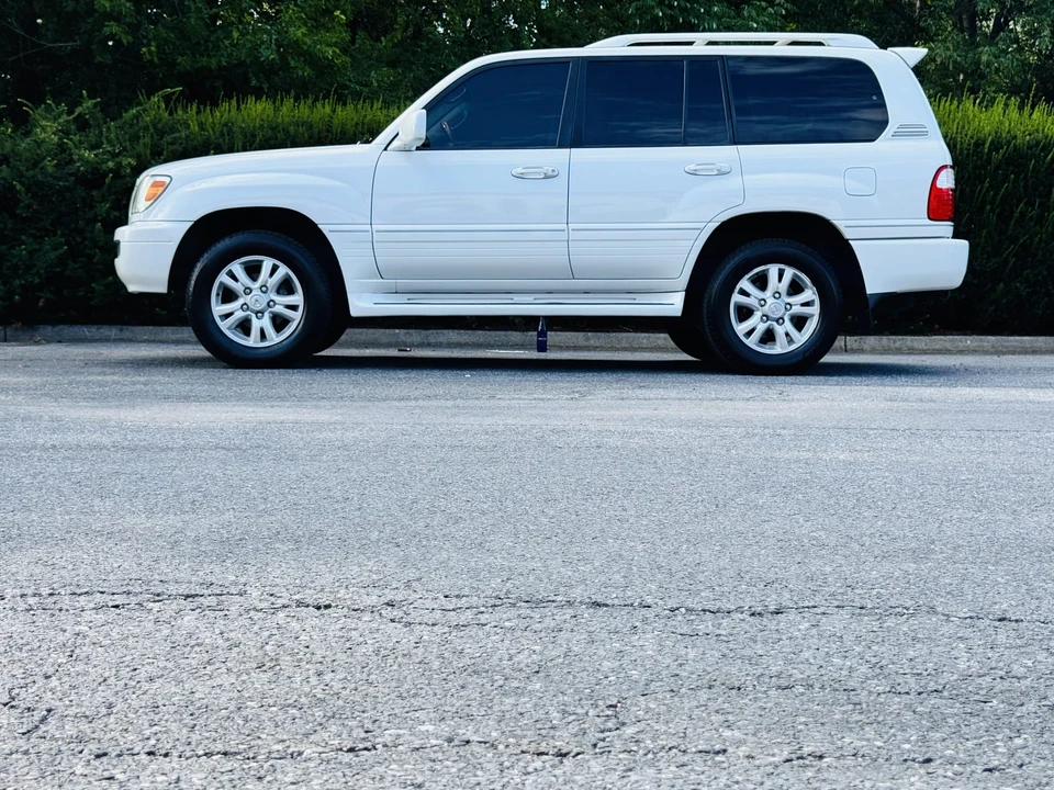 2004 Lexus LX 2nd Gen - Image 30 of 31