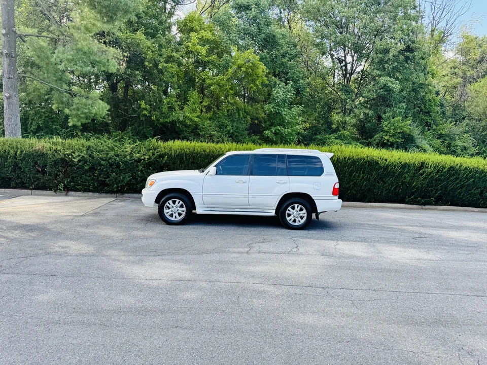 2004 Lexus LX 2nd Gen - Image 28 of 31