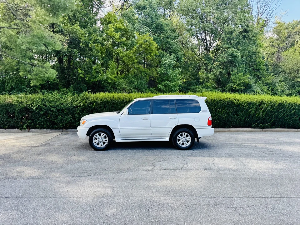 2004 Lexus LX 2nd Gen - Image 27 of 31