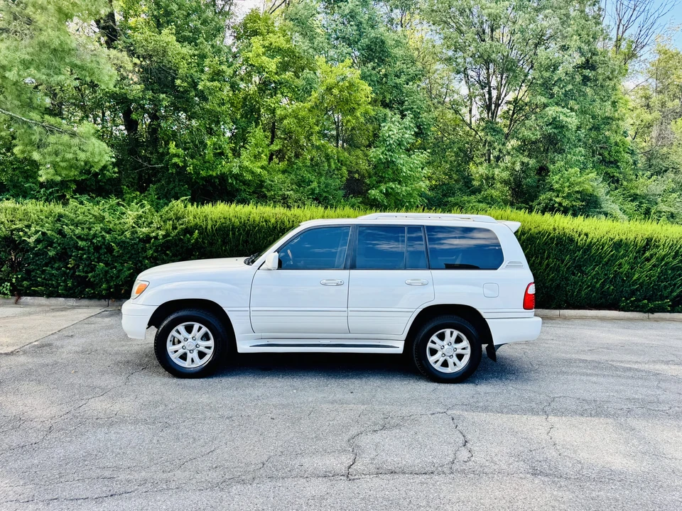 2004 Lexus LX 2nd Gen - Image 25 of 31