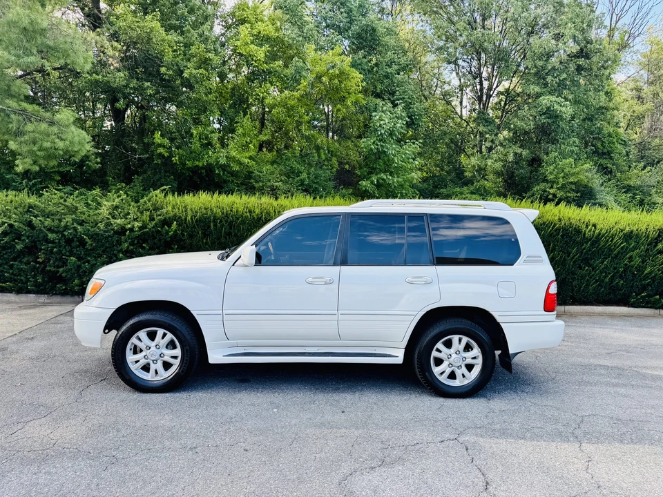 2004 Lexus LX 2nd Gen - Image 24 of 31