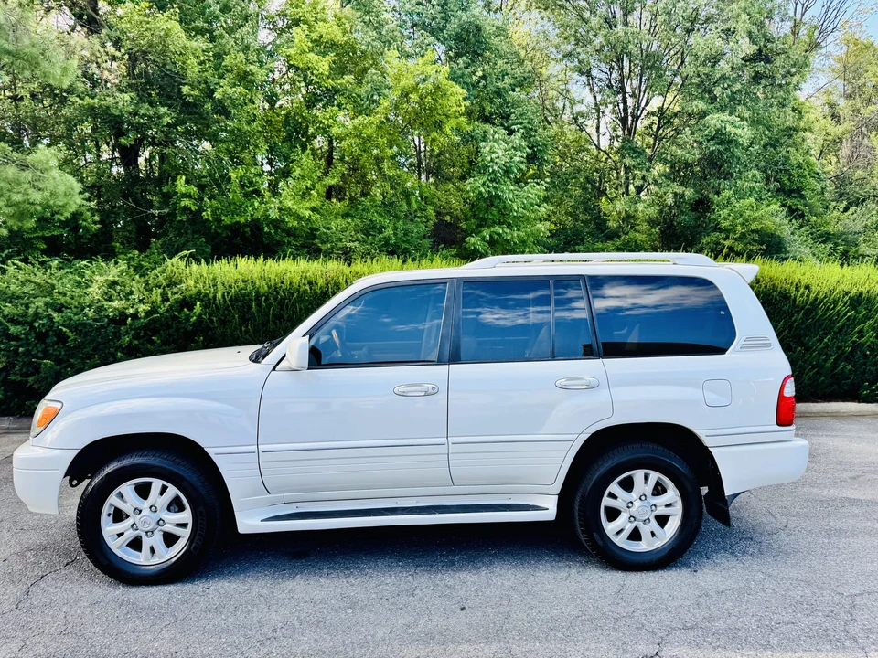 2004 Lexus LX 2nd Gen - Image 23 of 31