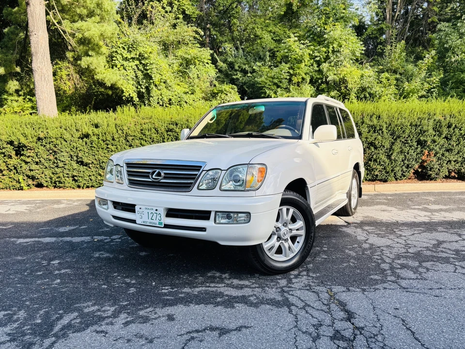 2004 Lexus LX 2nd Gen - Image 15 of 31