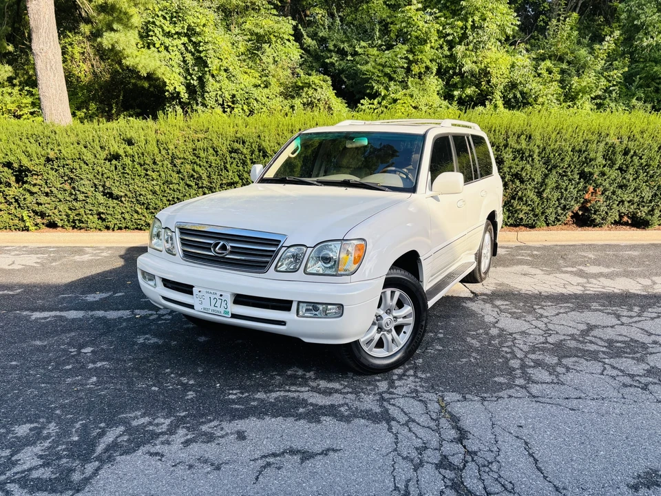 2004 Lexus LX 2nd Gen - Image 16 of 31