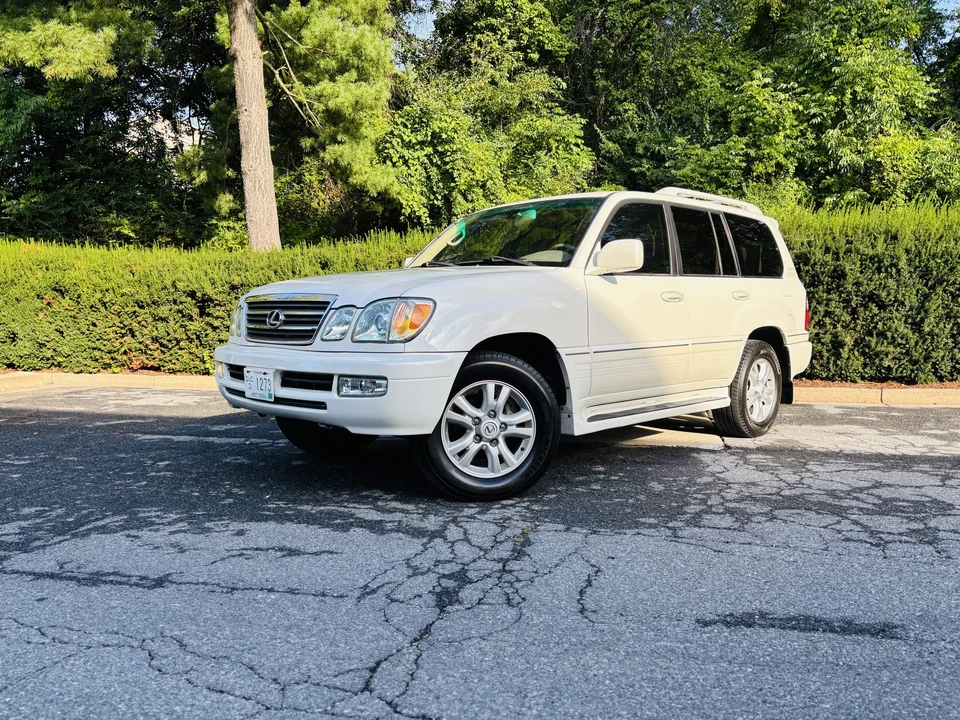 2004 Lexus LX 2nd Gen - Image 17 of 31
