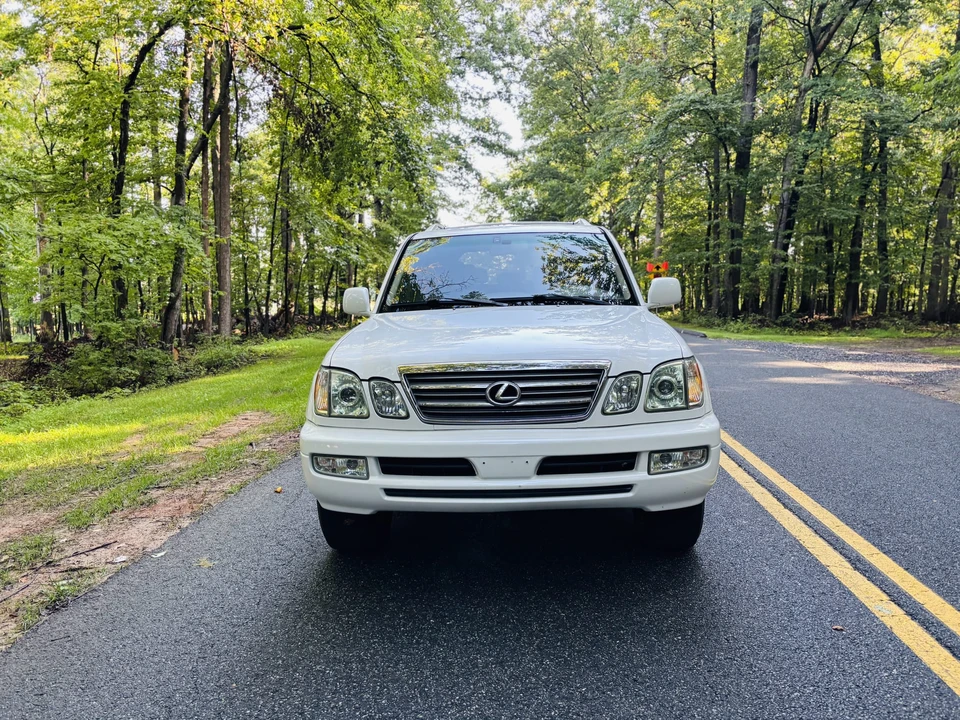 2004 Lexus LX 2nd Gen - Image 11 of 31