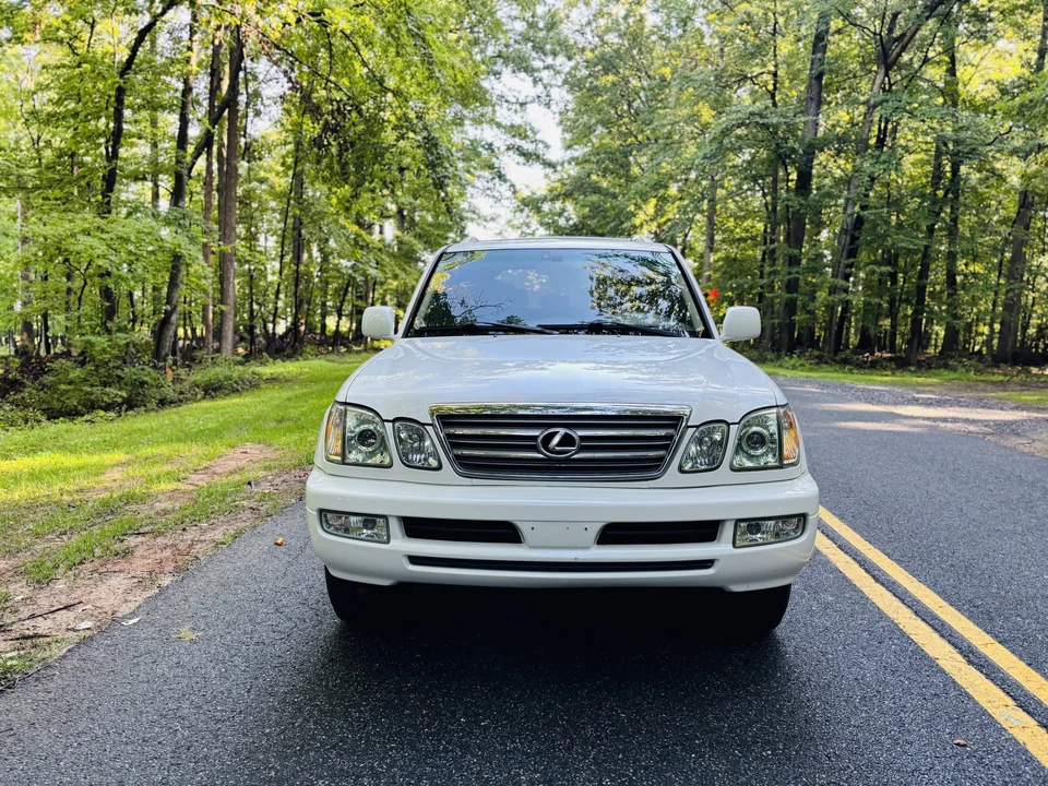 2004 Lexus LX 2nd Gen - Image 13 of 31
