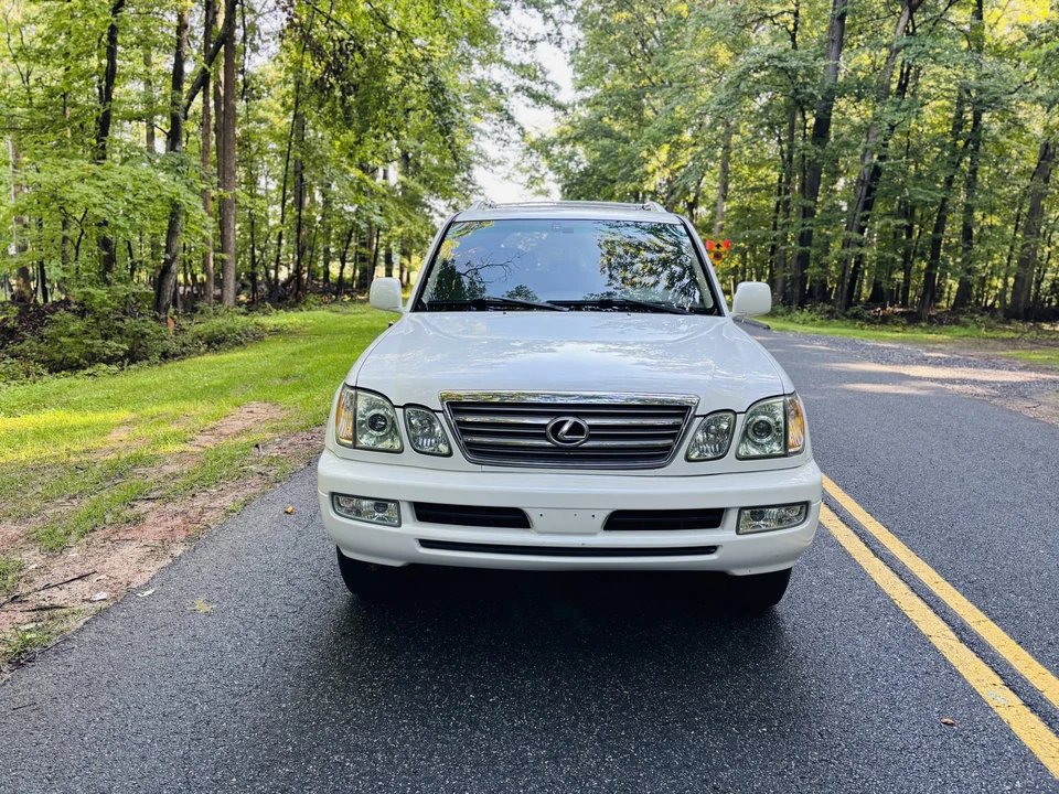 2004 Lexus LX 2nd Gen - Image 12 of 31