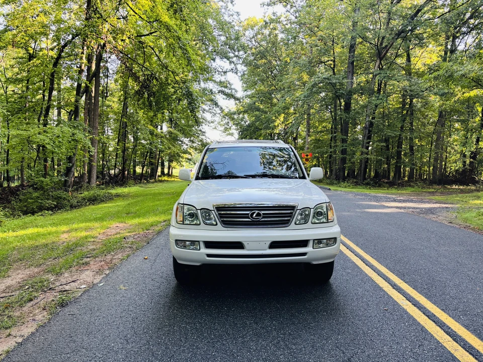 2004 Lexus LX 2nd Gen - Image 10 of 31