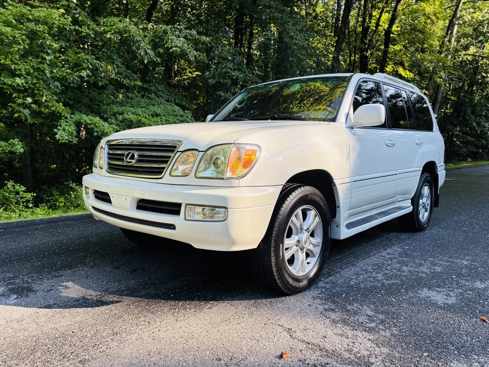 2004 Lexus LX 2nd Gen - Image 22 of 31