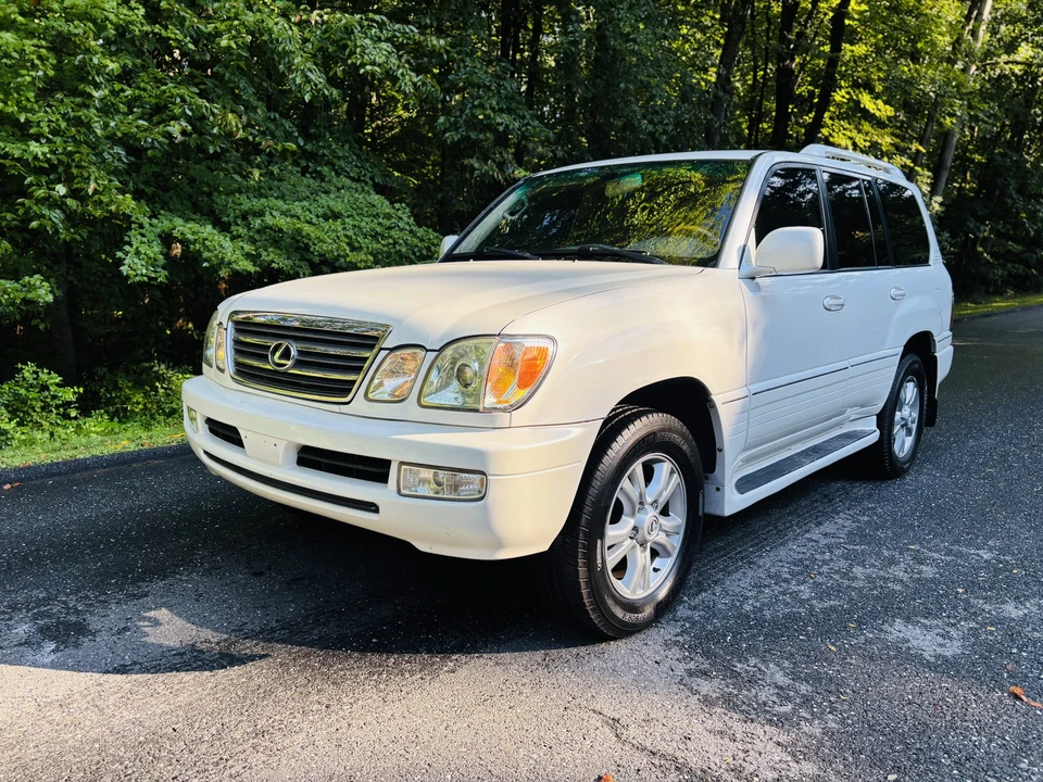 2004 Lexus LX 2nd Gen - Image 21 of 31