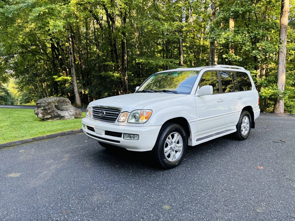 2004 Lexus LX 2nd Gen - Image 19 of 31