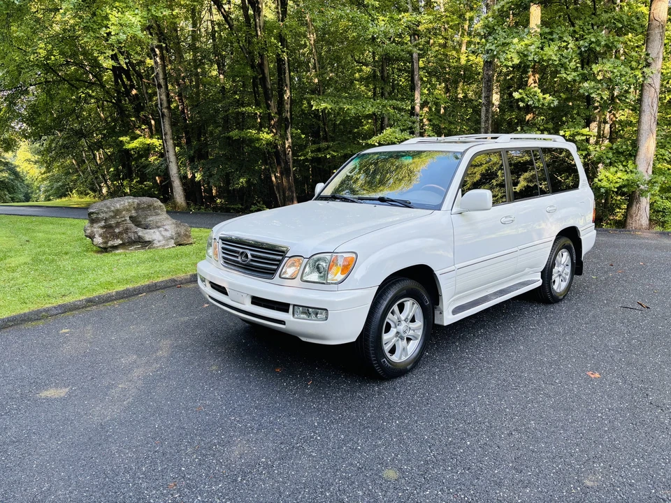 2004 Lexus LX 2nd Gen - Image 18 of 31