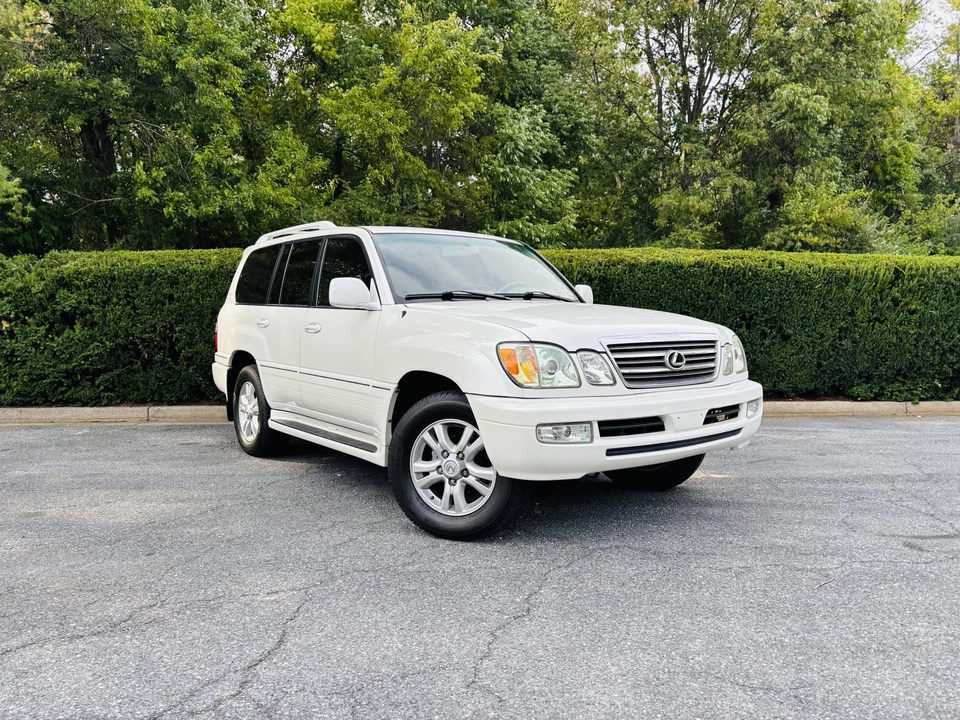 2004 Lexus LX 2nd Gen - Image 9 of 31