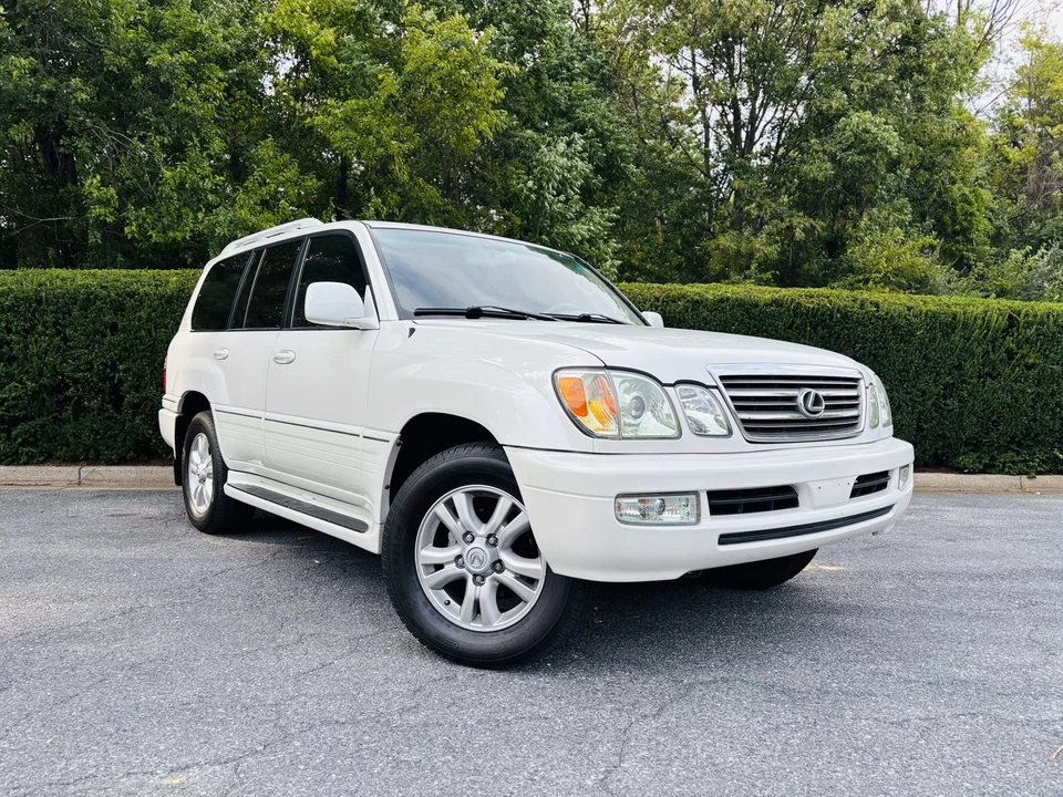 2004 Lexus LX 2nd Gen - Image 4 of 31