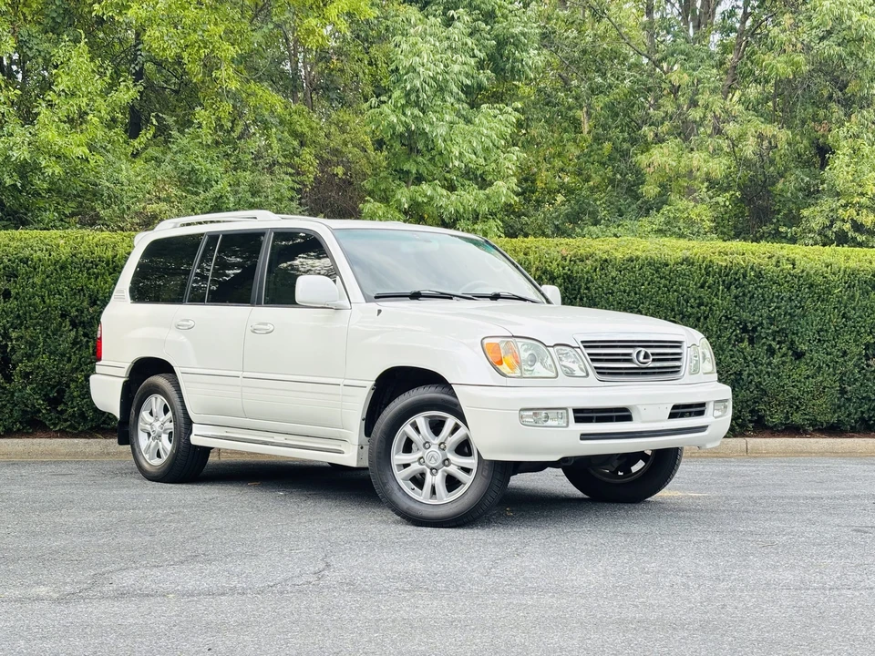2004 Lexus LX 2nd Gen - Image 2 of 31