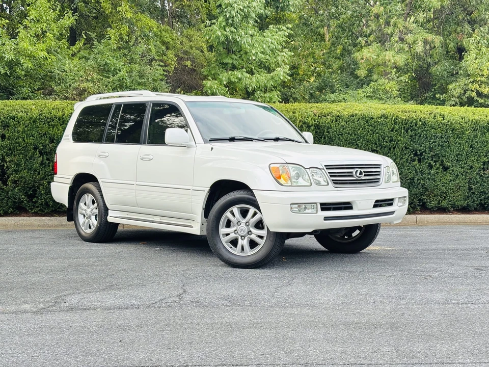 2004 Lexus LX 2nd Gen - Image 3 of 31