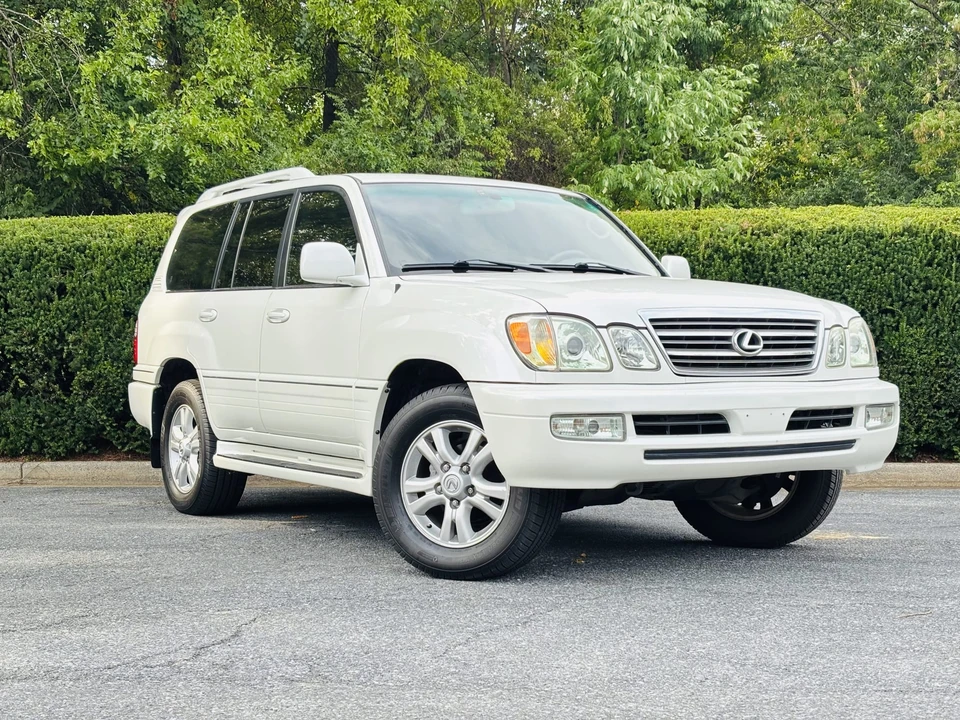 2004 Lexus LX 2nd Gen - Image 5 of 31