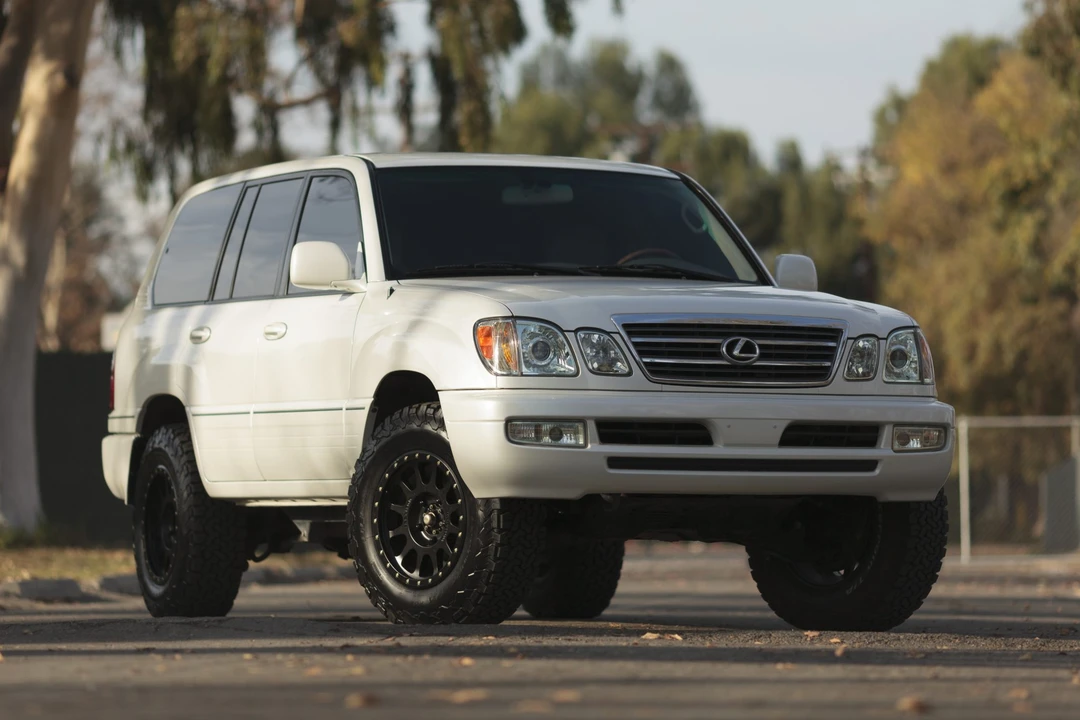 2004 Lexus LX 2nd Gen - Image 3 of 31