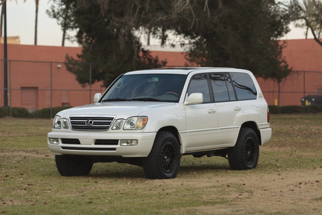 2004 Lexus LX 2nd Gen - Image 6 of 31