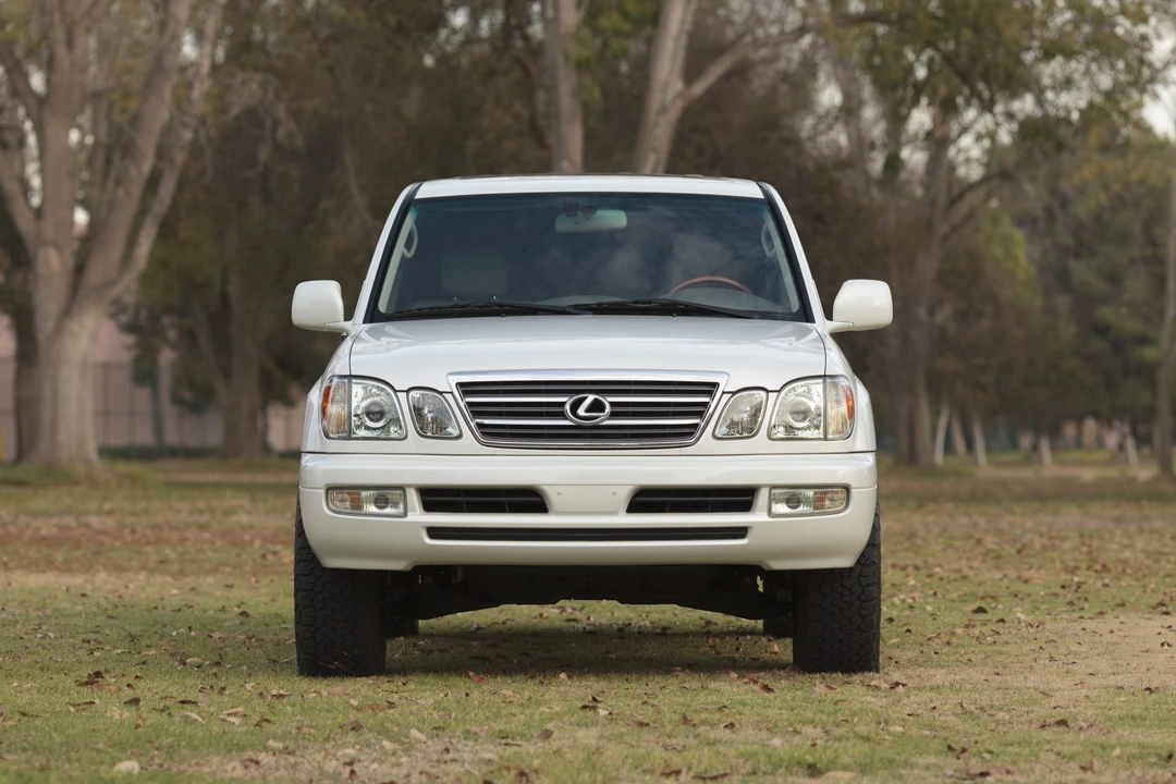 2004 Lexus LX 2nd Gen - Image 5 of 31