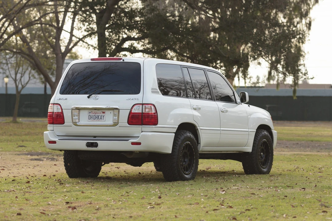 2004 Lexus LX 2nd Gen - Image 10 of 31