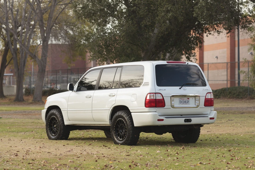 2004 Lexus LX 2nd Gen - Image 8 of 31