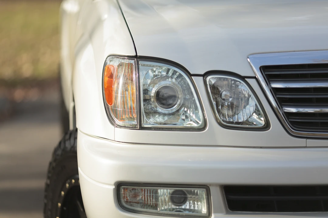 2004 Lexus LX 2nd Gen - Image 20 of 31