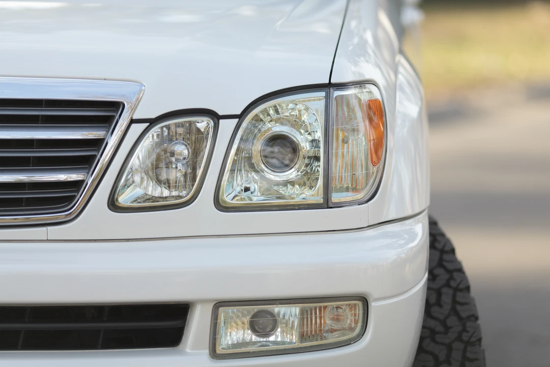 2004 Lexus LX 2nd Gen - Image 19 of 31