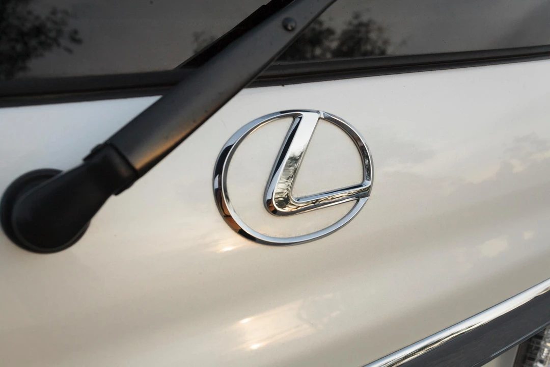 2004 Lexus LX 2nd Gen - Image 31 of 31