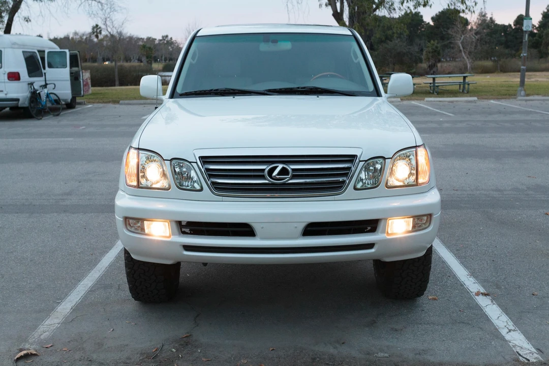 2004 Lexus LX 2nd Gen - Image 12 of 31