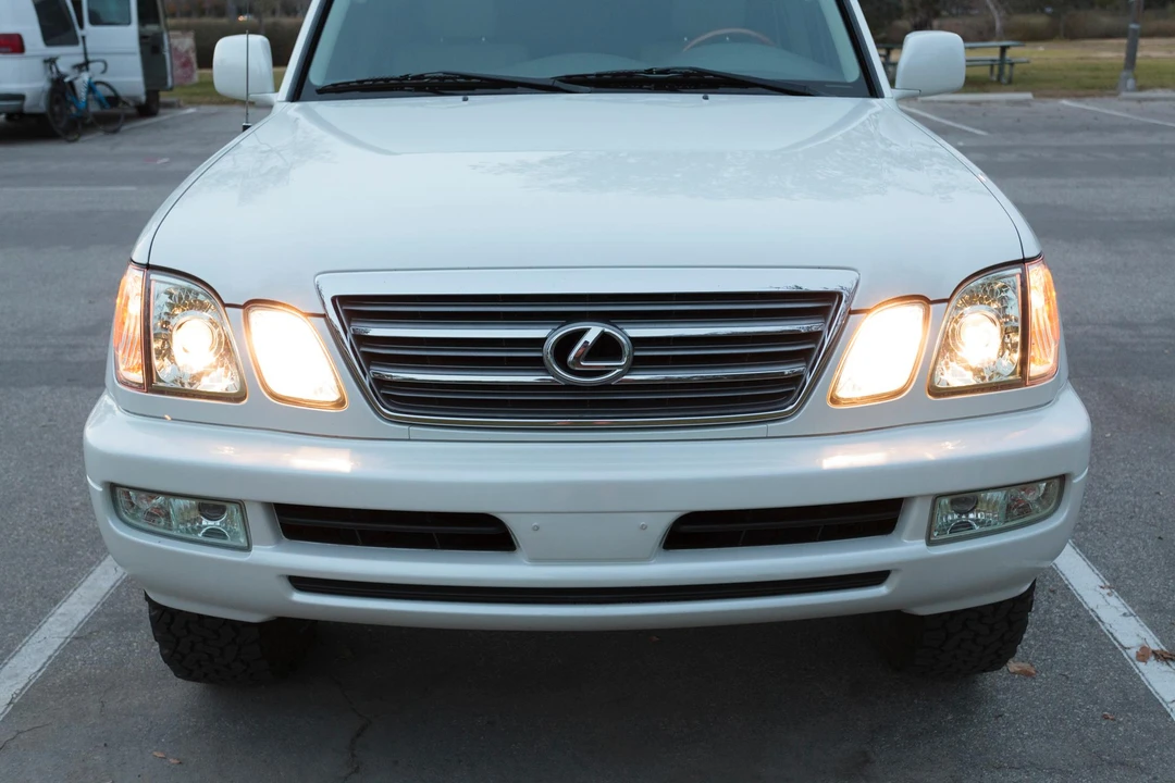 2004 Lexus LX 2nd Gen - Image 13 of 31