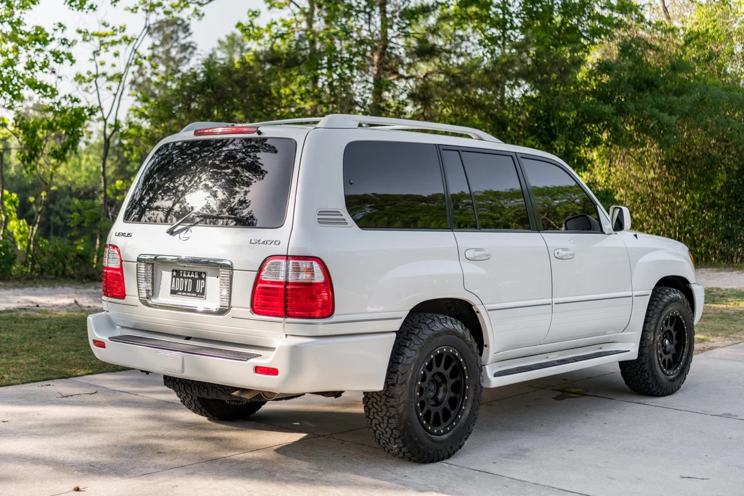 2004 Lexus LX 2nd Gen - Image 6 of 31
