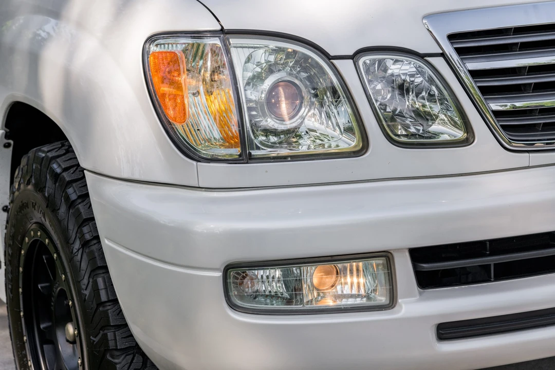 2004 Lexus LX 2nd Gen - Image 10 of 31