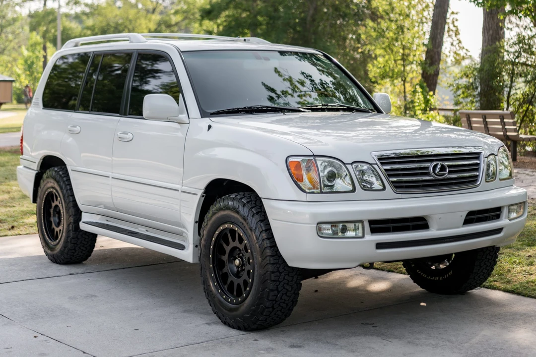 2004 Lexus LX 2nd Gen - Image 4 of 31